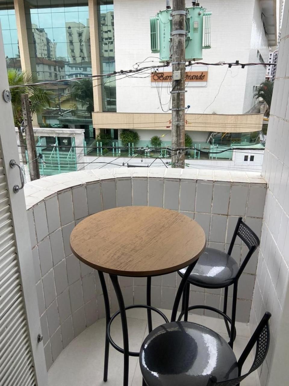Canto Forte- Suite C/Varanda - Ate 5 Hospedes- Garagem - Wi Fi E 200 Metros Da Praia, 50 Metros Da Av Gastronomica Da Pg Praia Grande  Ngoại thất bức ảnh